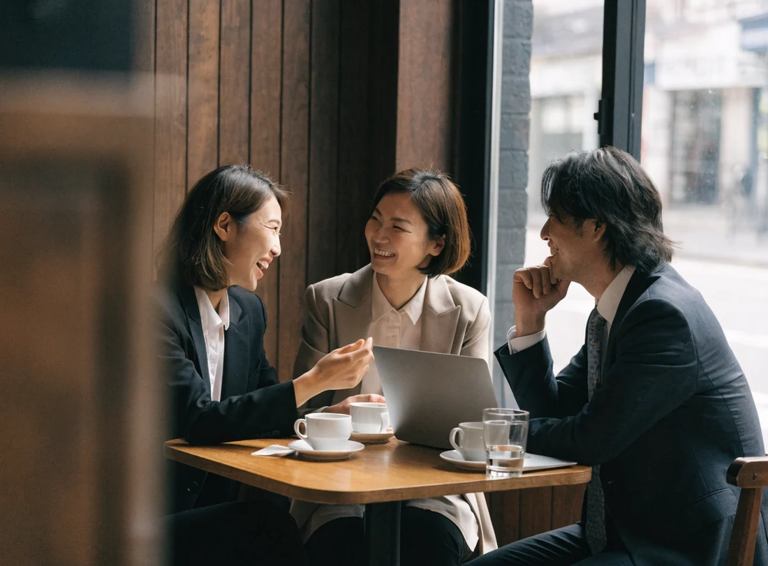 Travel partners meeting with their client